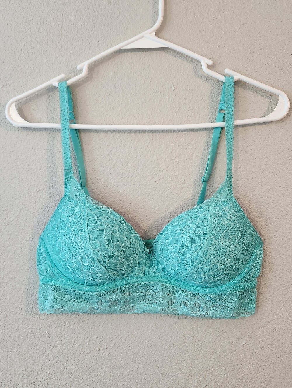 Victoria's Secret PINK Seafoam Green Padded Lace Bralette Size S (AA-C)